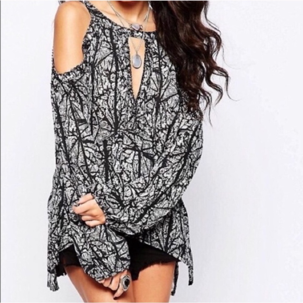 Free People Black and White Cut Out Tip